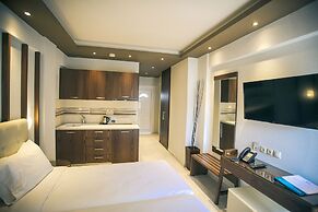 Royal Hotel and Suites
