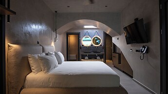 Royal Hotel and Suites