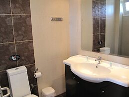 Royal Hotel and Suites