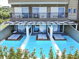 Royal Hotel and Suites
