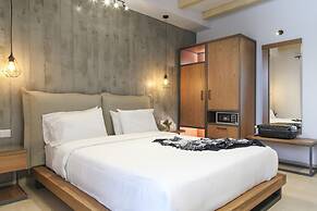 Royal Hotel and Suites