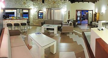 Royal Hotel and Suites