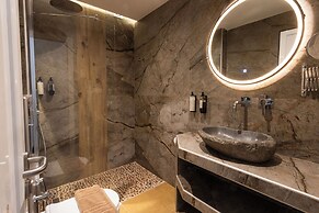 Royal Hotel and Suites