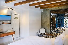 Royal Hotel and Suites