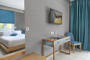 Royal Hotel and Suites