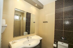 Royal Hotel and Suites