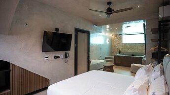 Royal Hotel and Suites