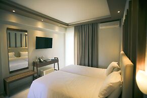 Royal Hotel and Suites