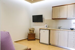 Royal Hotel and Suites