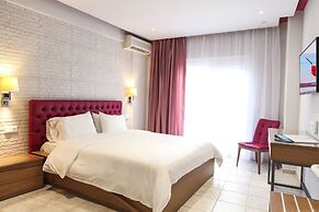 Royal Hotel and Suites