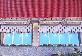 Royal Hotel and Suites
