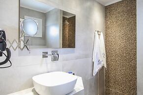 Royal Hotel and Suites