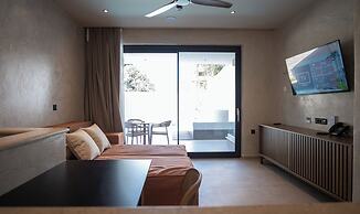Royal Hotel and Suites