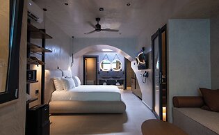 Royal Hotel and Suites