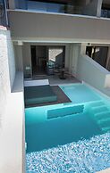 Royal Hotel and Suites