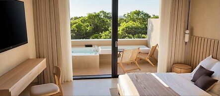 Royal Hotel and Suites