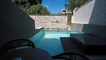 Royal Hotel and Suites