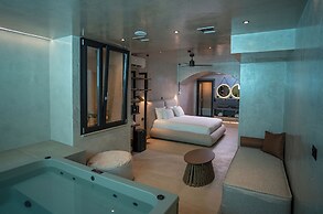 Royal Hotel and Suites