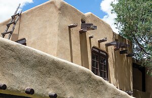 Inn on La Loma Plaza