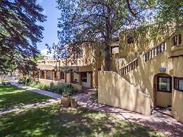 Inn on La Loma Plaza