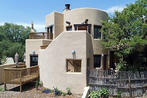 Inn on La Loma Plaza