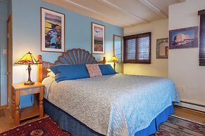 Inn on La Loma Plaza