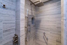 Inn on La Loma Plaza