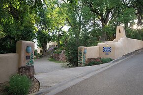 Inn on La Loma Plaza