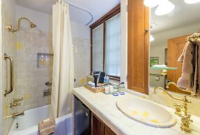 Inn on La Loma Plaza