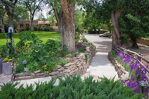 Inn on La Loma Plaza