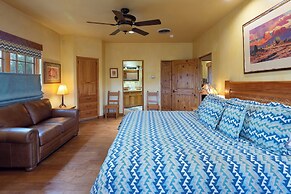 Inn on La Loma Plaza