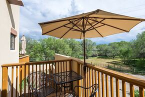 Inn on La Loma Plaza