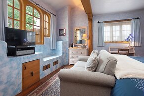 Inn on La Loma Plaza