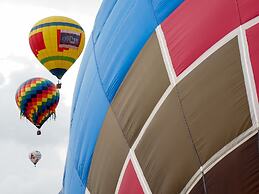 Inn on La Loma Plaza