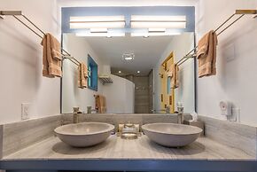 Inn on La Loma Plaza