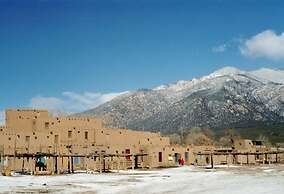 Inn on La Loma Plaza