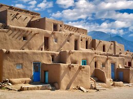 Inn on La Loma Plaza