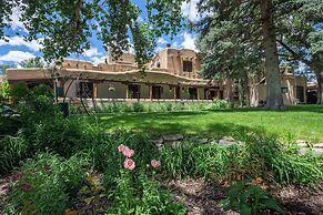 Inn on La Loma Plaza