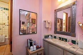 Inn on La Loma Plaza