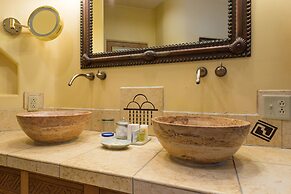 Inn on La Loma Plaza