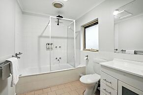 Elphin Motel & Serviced Apartments