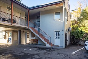 Elphin Motel & Serviced Apartments