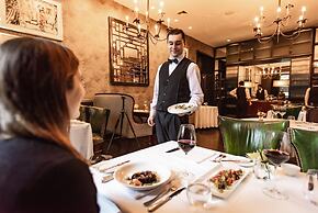 The Singular Santiago