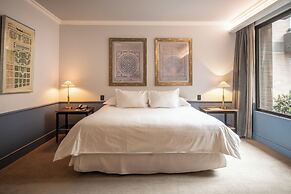 The Singular Santiago