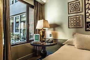 The Singular Santiago