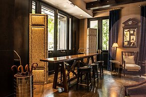 The Singular Santiago