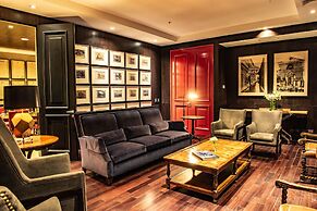 The Singular Santiago