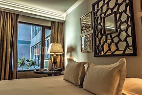 The Singular Santiago