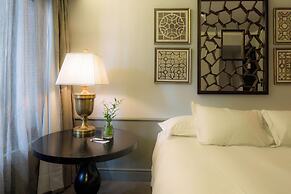 The Singular Santiago