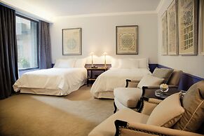 The Singular Santiago